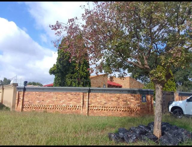 3 BEDROOM HOUSE FOR SALE IN DAWN PARK EXT